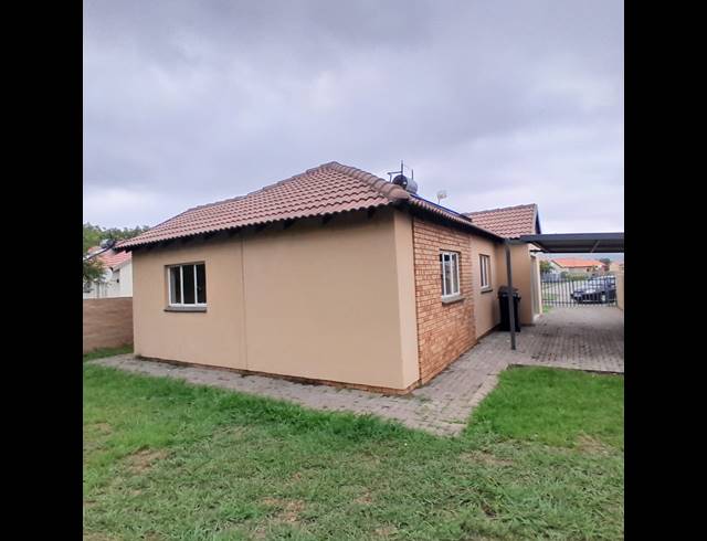 3 BEDROOM HOUSE FOR SALE IN WATERKLOOF HILL ESTATE